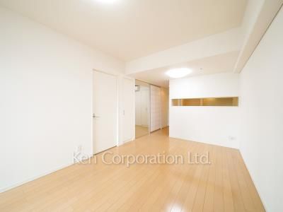 Living-Dining ※Photo of the same layout on 13 floor. Decoration and fixture may differ.