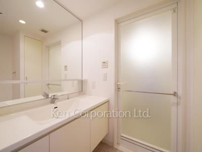 Powder Room ※Photo of the same layout on 13 floor. Decoration and fixture may differ.