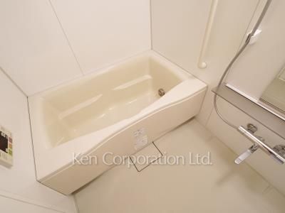 Bath ※Photo of the same layout on 13 floor. Decoration and fixture may differ.