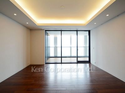 Living-Dining ※Photo of the same layout on 39 floor. Decoration and fixture may differ.