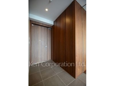 Entrance ※Photo of the same layout on 39 floor. Decoration and fixture may differ.
