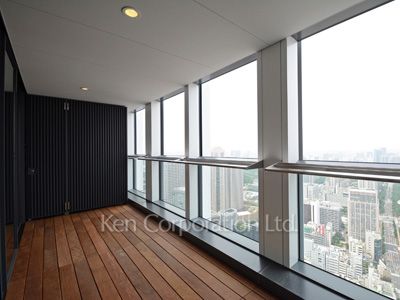 Balcony ※Photo of the same layout on 39 floor. Decoration and fixture may differ.