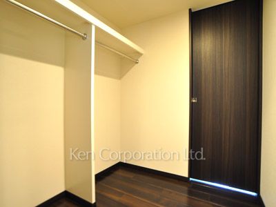 Walk-In Closet ※Photo of the same layout on 4 floor. Decoration and fixture may differ.