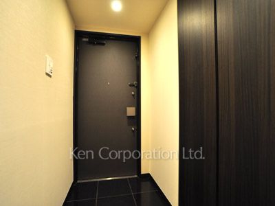 Entrance ※Photo of the same layout on 4 floor. Decoration and fixture may differ.