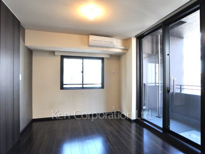 Bedroom ※Photo of the same layout on 4 floor. Decoration and fixture may differ.