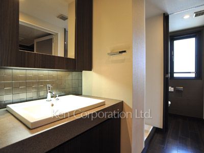 Powder Room ※Photo of the same layout on 4 floor. Decoration and fixture may differ.