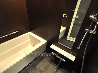 Bath ※Photo of the same layout on 4 floor. Decoration and fixture may differ.
