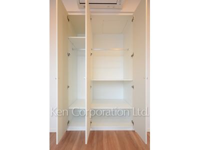 Closet ※Photo of the same layout on 14 floor. Decoration and fixture may differ.