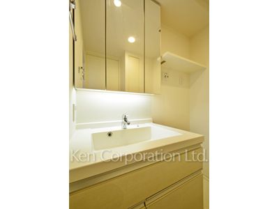 Powder Room ※Photo of the same layout on 14 floor. Decoration and fixture may differ.