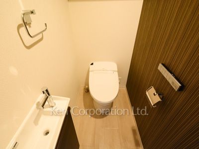 Lavatory ※Photo of the same layout on 14 floor. Decoration and fixture may differ.