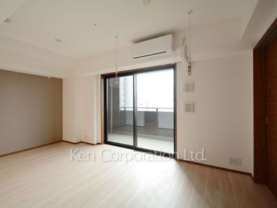Living-Dining ※Photo of the same layout on 12 floor. Decoration and fixture may differ.