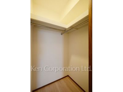 Walk-In Closet ※Photo of the same layout on 12 floor. Decoration and fixture may differ.