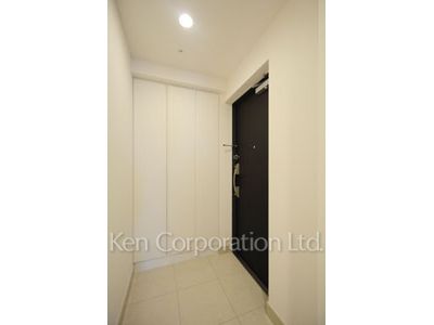 Entrance ※Photo of the same layout on 12 floor. Decoration and fixture may differ.