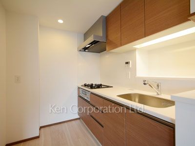 Kitchen ※Photo of the same layout on 12 floor. Decoration and fixture may differ.