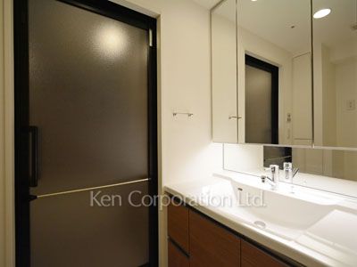 Powder Room ※Photo of the same layout on 12 floor. Decoration and fixture may differ.
