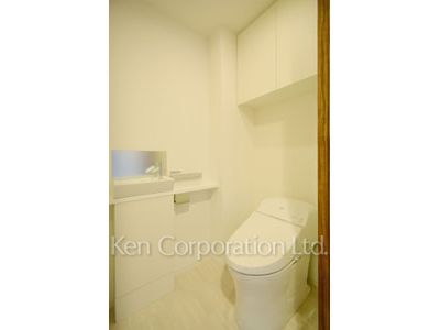 Lavatory ※Photo of the same layout on 12 floor. Decoration and fixture may differ.