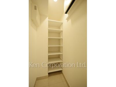 Closet ※Photo of the same layout on 13 floor. Decoration and fixture may differ.