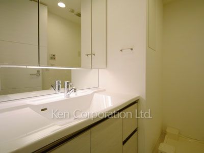 Powder Room ※Photo of the same layout on 13 floor. Decoration and fixture may differ.