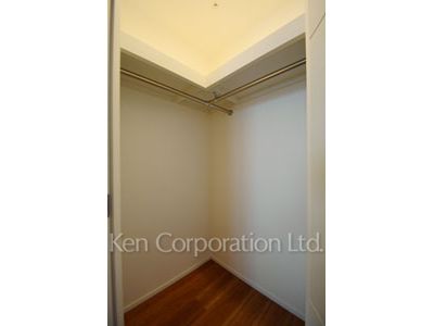 Closet ※Photo of the same layout on 13 floor. Decoration and fixture may differ.