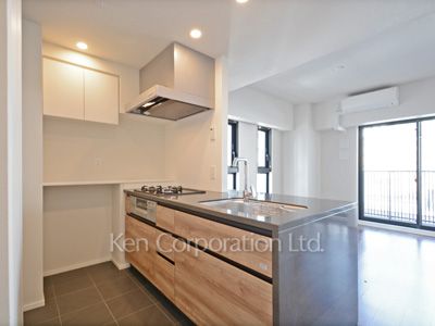 Kitchen ※Photo of the same layout on 5 floor. Decoration and fixture may differ.