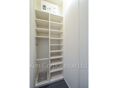 Shoes-In Closet ※Photo of the same layout on 5 floor. Decoration and fixture may differ.