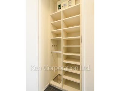 Shoes Closet