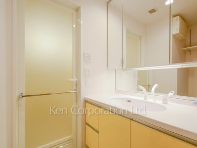 Powder Room ※Photo of the same layout on 5 floor. Decoration and fixture may differ.