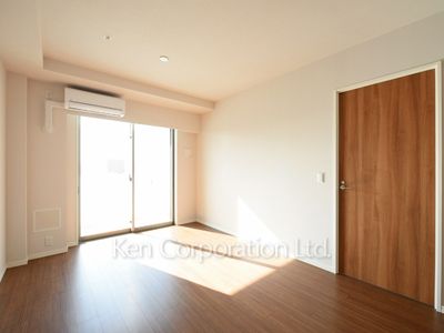 Living-Dining ※Photo of the same layout on 13 floor. Decoration and fixture may differ.