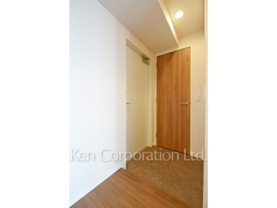 Entrance ※Photo of the same layout on 13 floor. Decoration and fixture may differ.