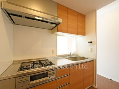 Kitchen ※Photo of the same layout on 13 floor. Decoration and fixture may differ.