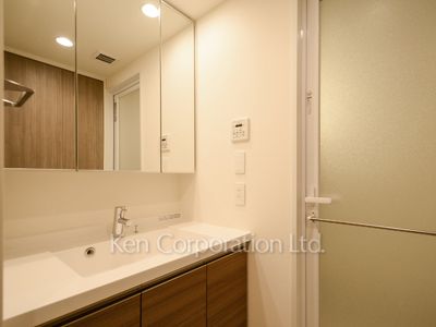 Powder Room ※Photo of the same layout on 17 floor. Decoration and fixture may differ.