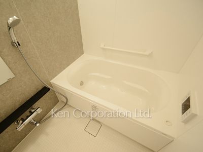 Bath ※Photo of the same layout on 17 floor. Decoration and fixture may differ.