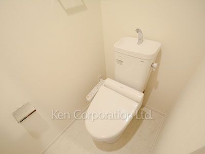Lavatory ※Photo of the same layout on 18 floor. Decoration and fixture may differ.