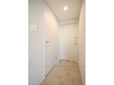 Entrance ※Photo of the same layout on 18 floor. Decoration and fixture may differ.