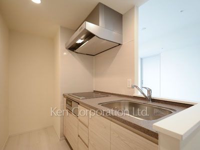 Kitchen ※Photo of the same layout on 18 floor. Decoration and fixture may differ.