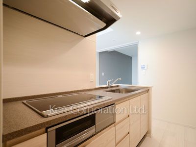 Kitchen ※Photo of the same layout on 18 floor. Decoration and fixture may differ.