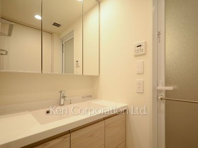 Powder Room ※Photo of the same layout on 18 floor. Decoration and fixture may differ.