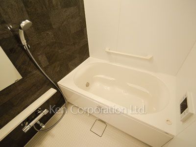 Bath ※Photo of the same layout on 18 floor. Decoration and fixture may differ.