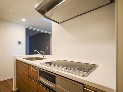Kitchen ※Photo of the same layout on 17 floor. Decoration and fixture may differ.