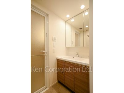Powder Room ※Photo of the same layout on 17 floor. Decoration and fixture may differ.