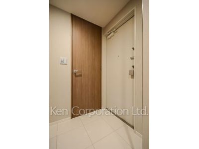 Entrance ※Photo of the same layout on 19 floor. Decoration and fixture may differ.