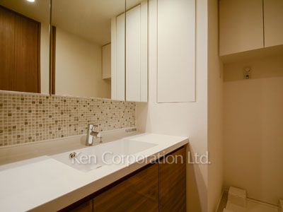 Powder Room ※Photo of the same layout on 19 floor. Decoration and fixture may differ.