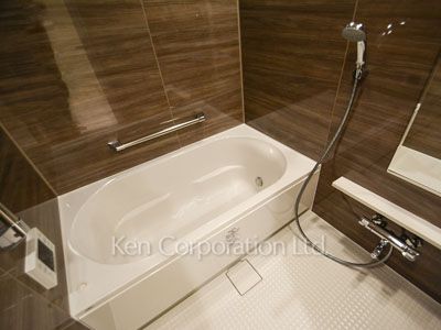 Bath ※Photo of the same layout on 19 floor. Decoration and fixture may differ.