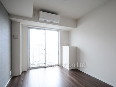 Master Bedroom ※Photo of the same layout on 10 floor. Decoration and fixture may differ.