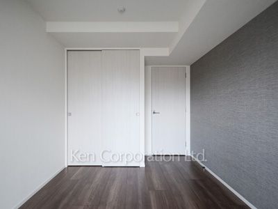 Master Bedroom ※Photo of the same layout on 10 floor. Decoration and fixture may differ.