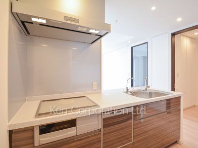 Kitchen ※Photo of the same layout on 37 floor. Decoration and fixture may differ.
