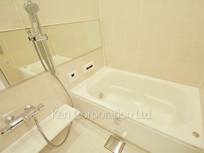 Bath ※Photo of the same layout on 37 floor. Decoration and fixture may differ.