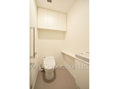Lavatory ※Photo of the same layout on 37 floor. Decoration and fixture may differ.