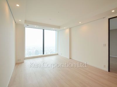 Living-Dining ※Photo of the same layout on 37 floor. Decoration and fixture may differ.