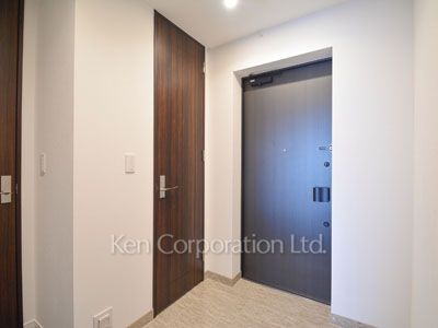 Entrance ※Photo of the same layout on 37 floor. Decoration and fixture may differ.